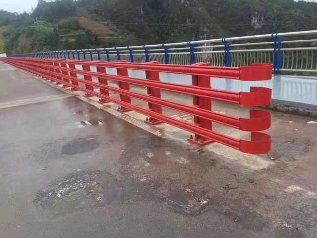 防（fáng）撞（zhuàng）護欄