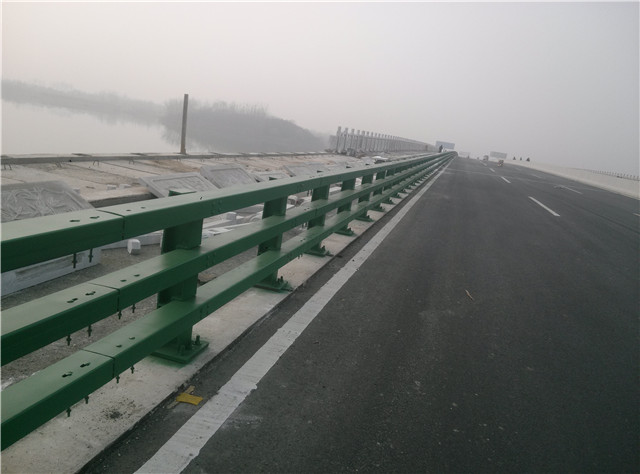 道路護欄（lán）